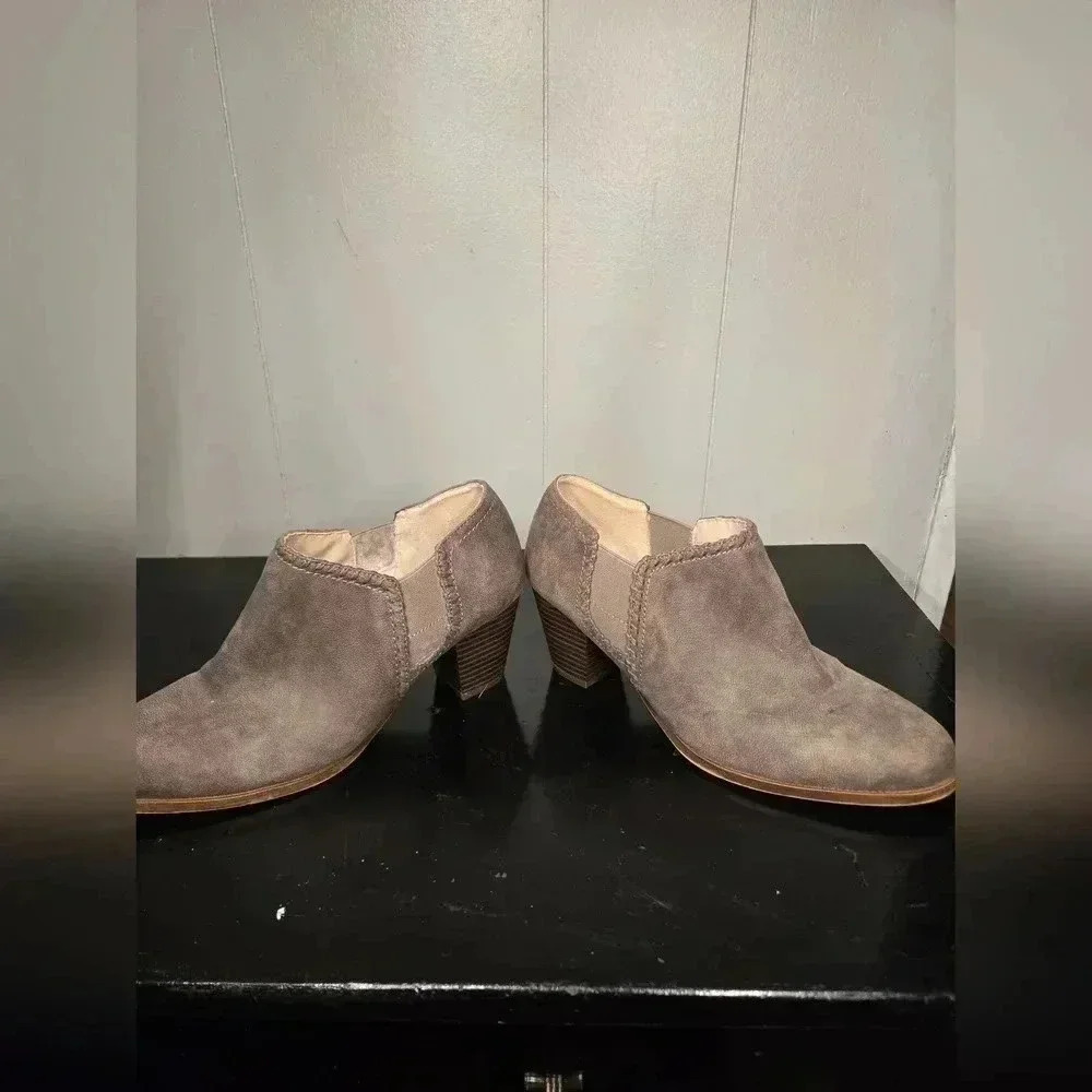 Life Stride Greyish Taupe Traveler Booties Sz